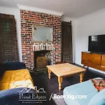 Three Bedroom Townhouse By Primal Estates Short Lets In Brighton
