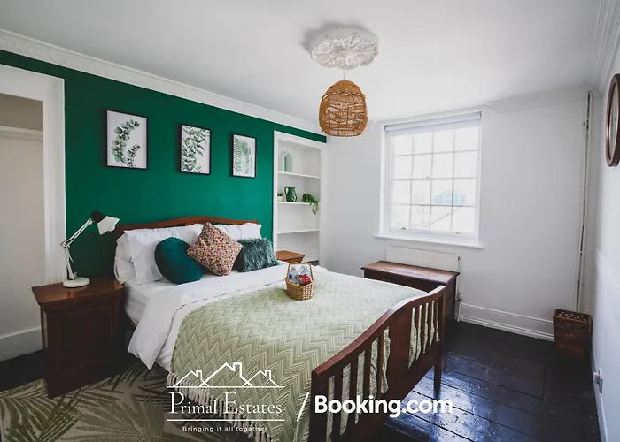 Three Bedroom Townhouse By Primal Estates Short Lets In Brighton